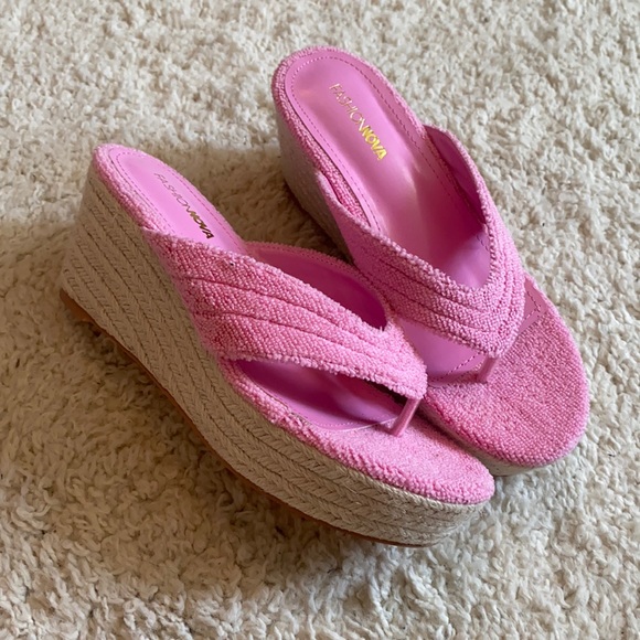 Fashion nova wedge Sandals - Picture 1 of 11